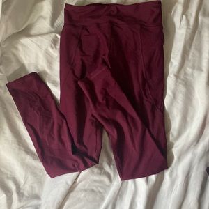 Maroon leggings with pockets